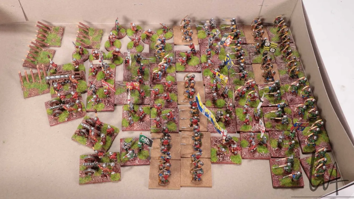 Large selection of what appears to be 15mm War of the Roses miniatures including longbowmen, men wit