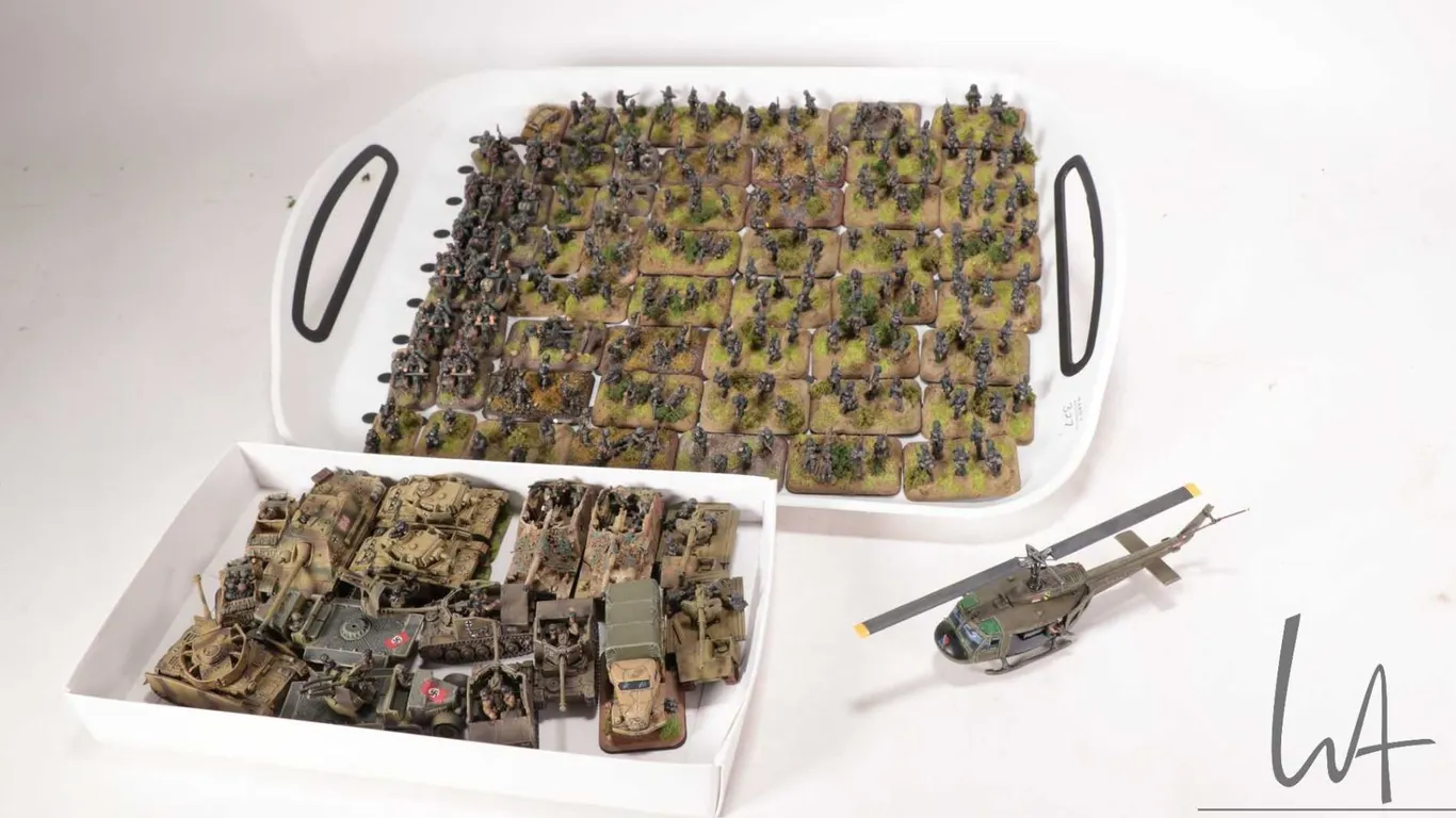 Large selection of what appears to be 15mm WWII military figures and vehicles including tanks, helic