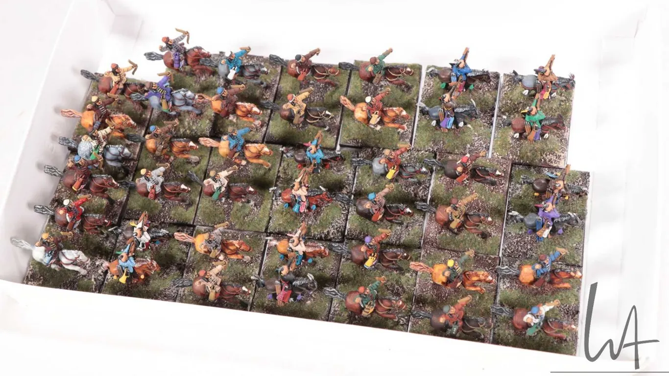 Large selection of what appears to be 15mm Persian army miniatures including mounted bow men, 21 bas