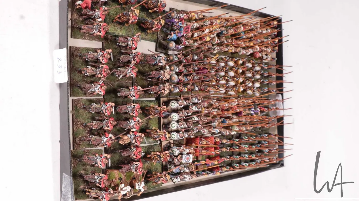 Large selection of what appears to be 15mm Roman Army miniatures including mounted men and warriors