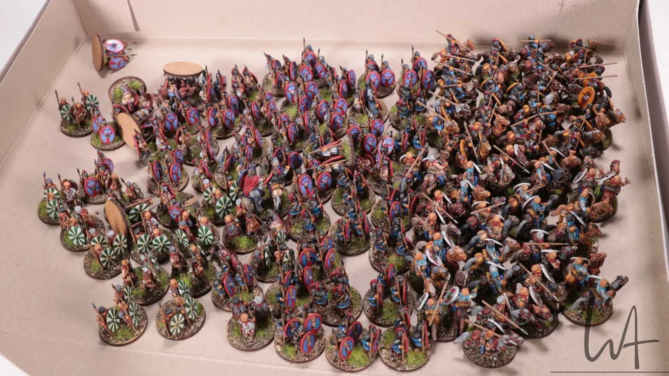 Large selection of what appears to be 15mm Roman Army included mounted horses and soldiers etc. Appr