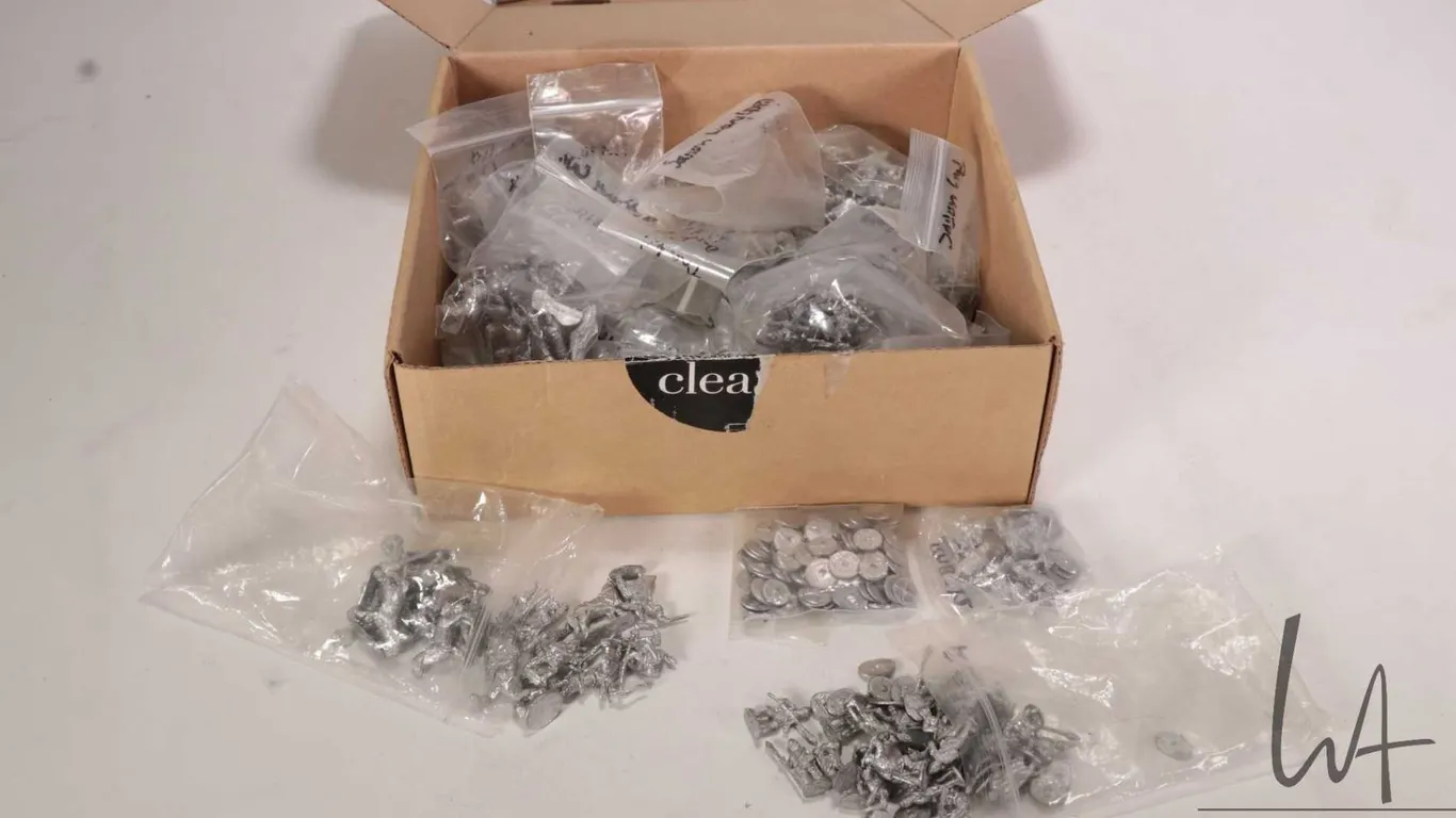 Large selection of metal miniatures including Roman bowman, horses, riders etc. Approximately 1200 g
