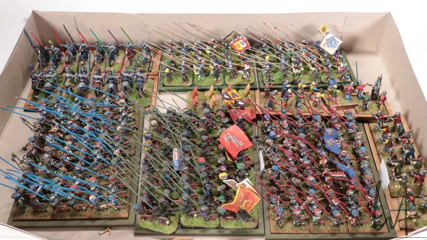 Large selection of what appears to be 15mm Italian Wars gaming figures including mounted knights and