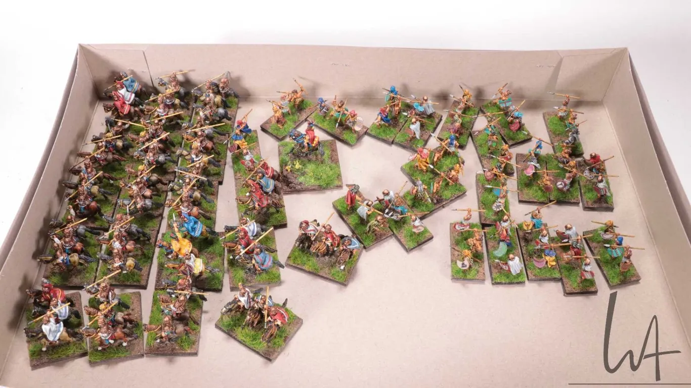 Large selection of what appears to be 15mm miniature figures including Roman Calvary and perhaps Gae