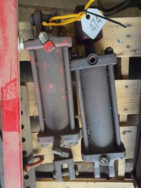 Pair Hydraulic Cylinders