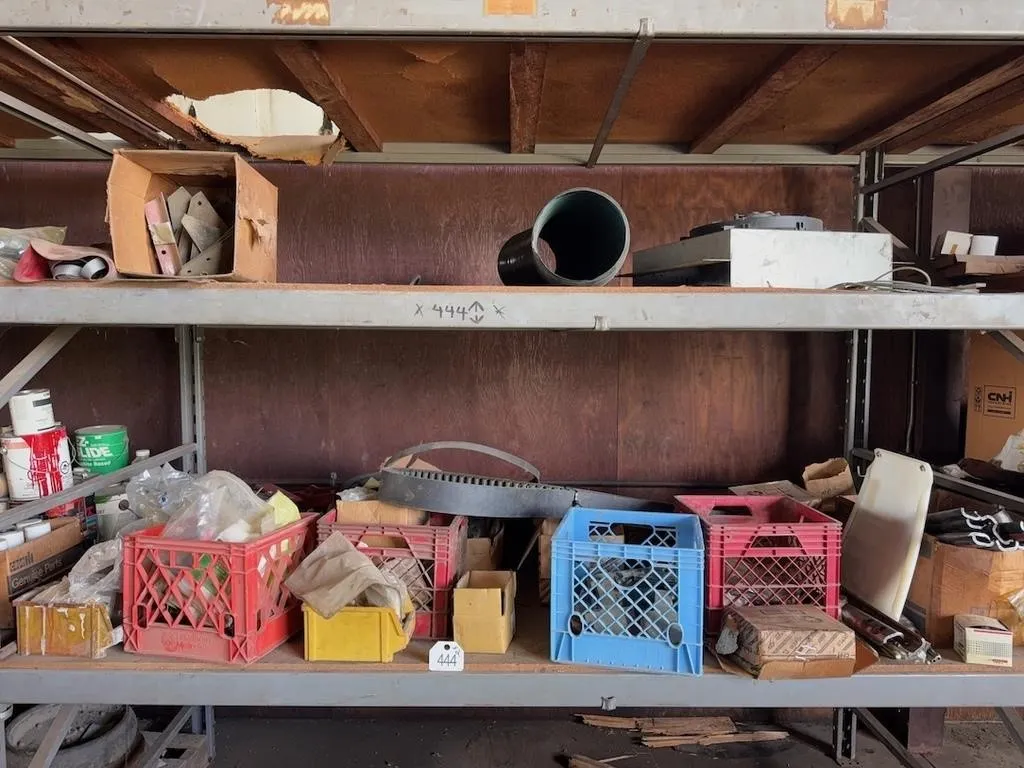 (2) Shelves Contents/CASE Planter Parts