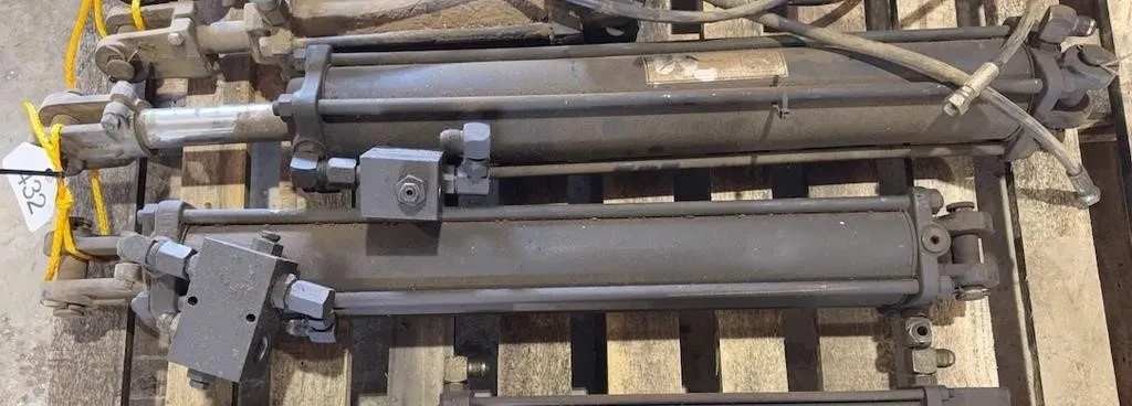 Pair Hydraulic Cylinders
