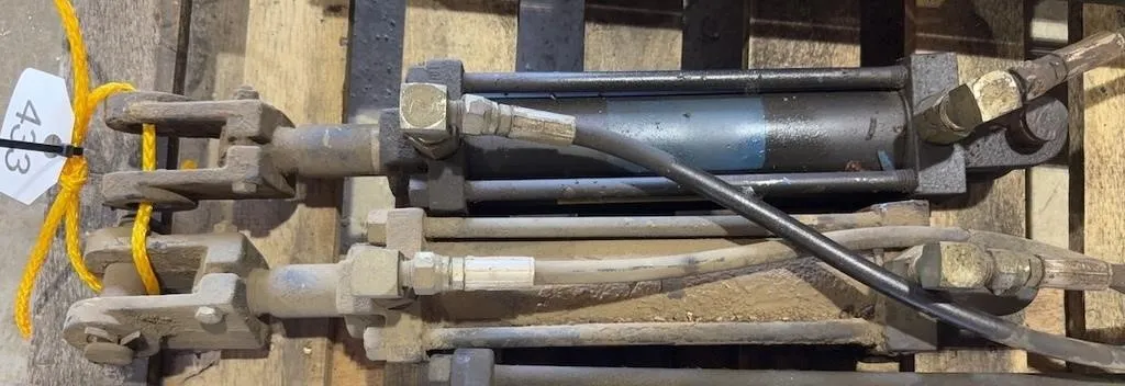 Pair Hydraulic Cylinders