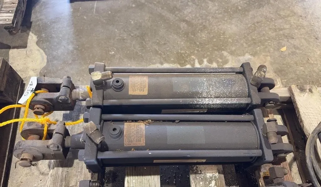 Pair Hydraulic Cylinders