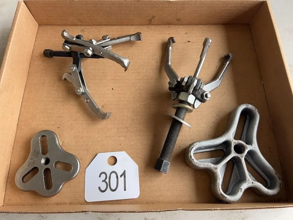2 Gear Pullers