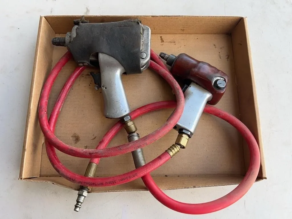 1/2� and 3/8� Pneumatic Impacts