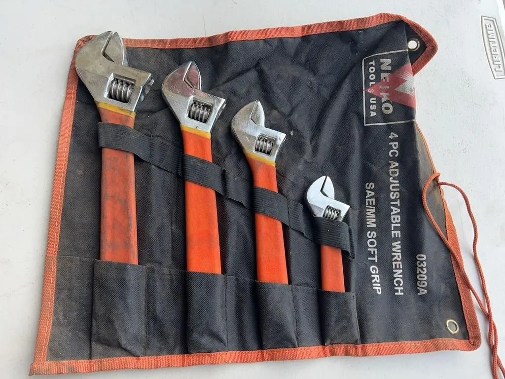 Nieko 4 Pc Adjustable Wrench Set