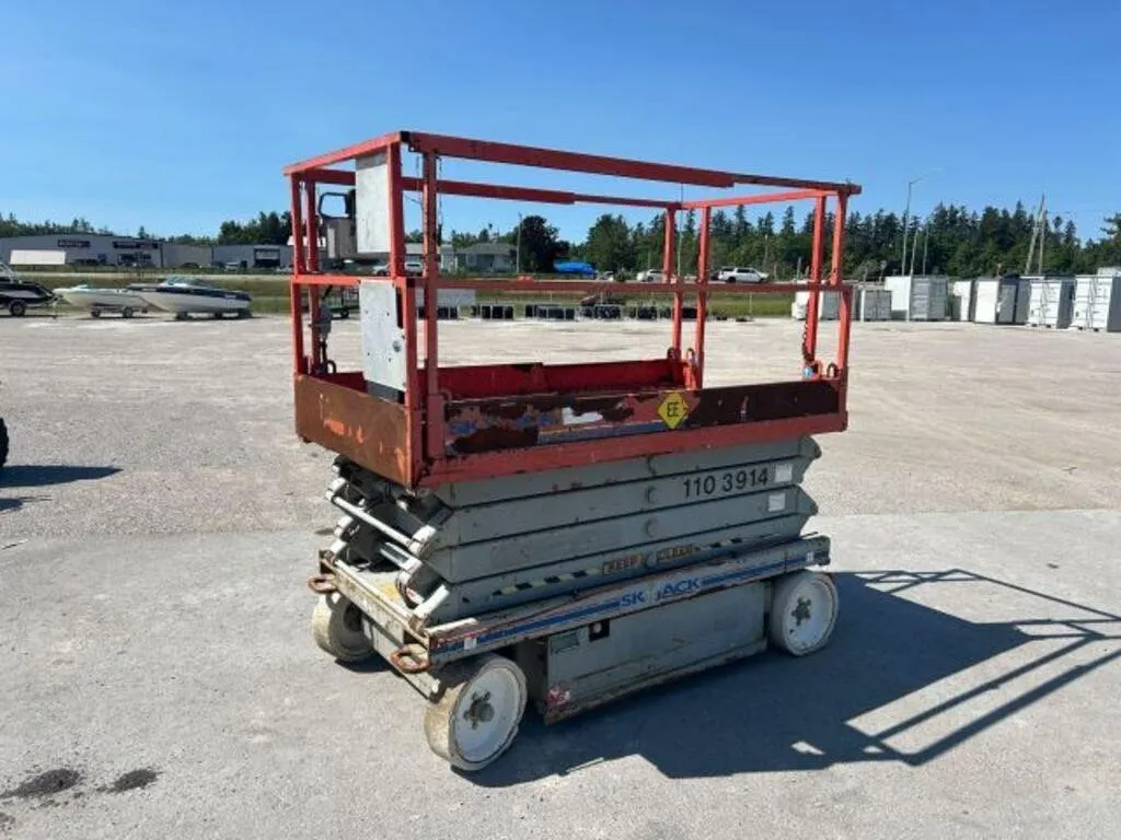 MECHANICAL ISSUES Skyjack SJ4626 26 Ft Scissor 700