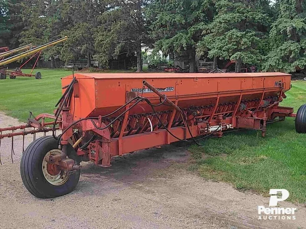 Massey Ferguson 18' 360 Discer w/ Harrows