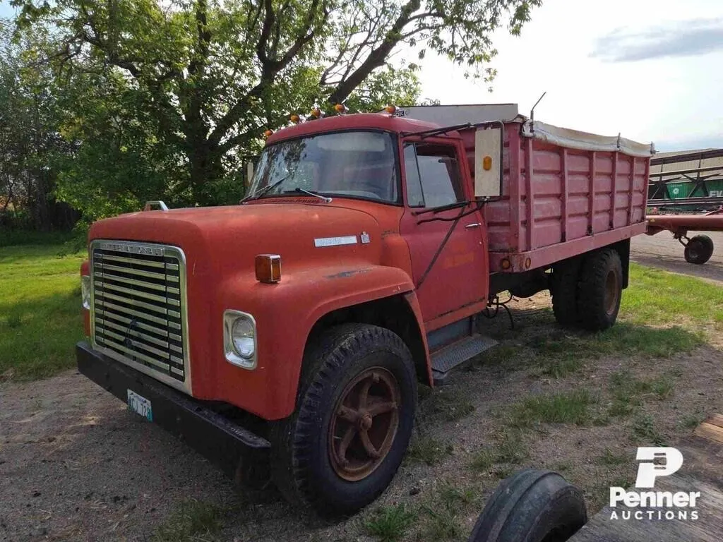 1973 International Loadstar 1600 Grain Truck