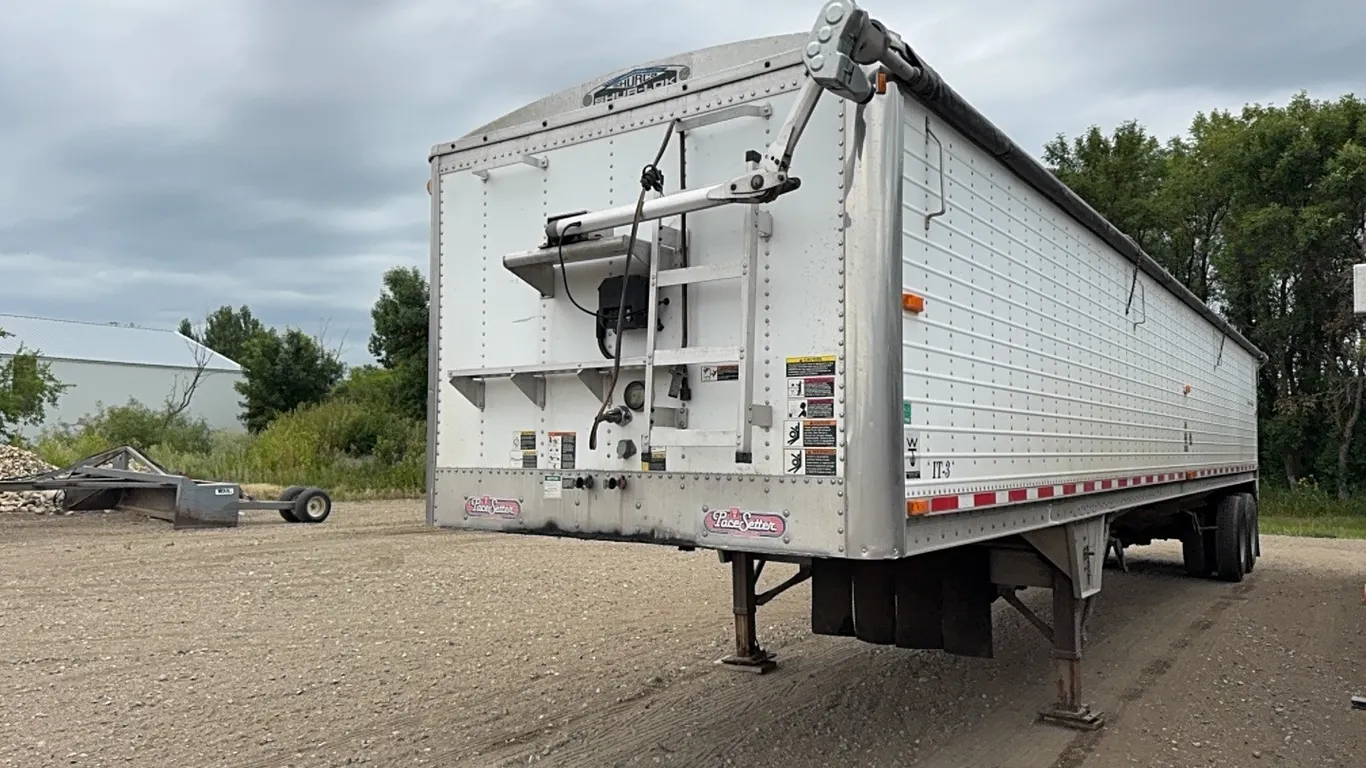 2001 Wilson PaceSetter 41' tandem axle hopper bottom