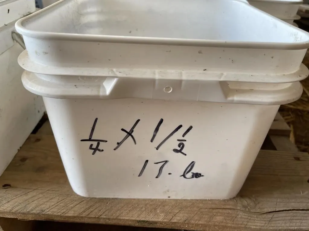 1/4 x 1 1/2 Bolts approx 17lbs