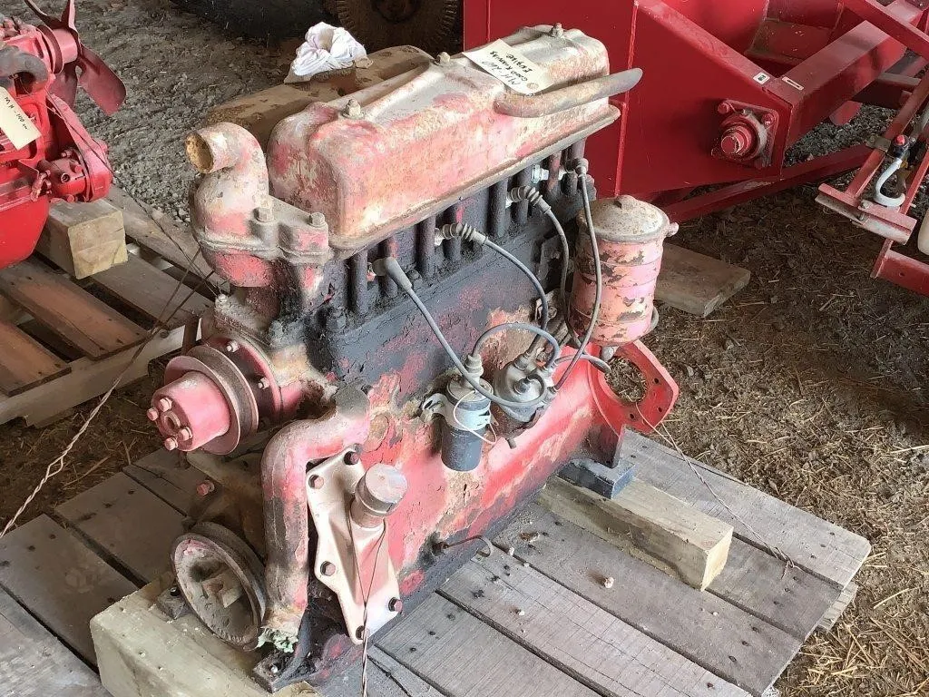 Massey Harris 260 Engine