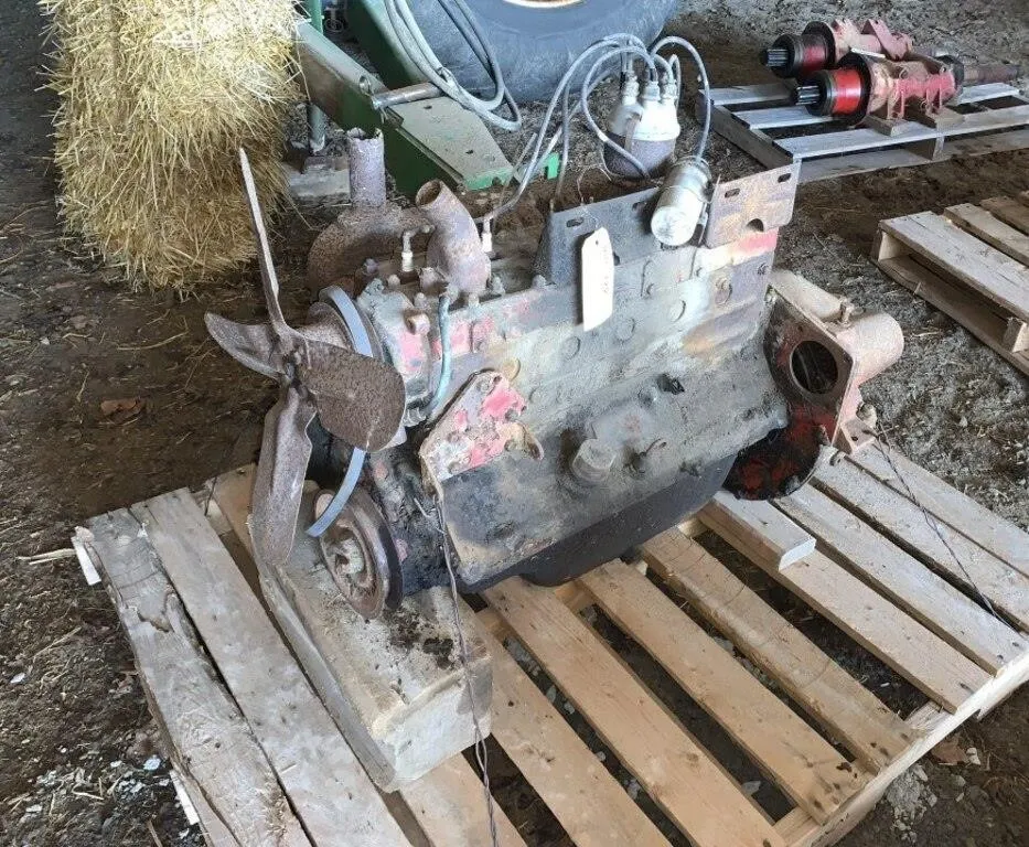 Massey Harris 226 Engine
