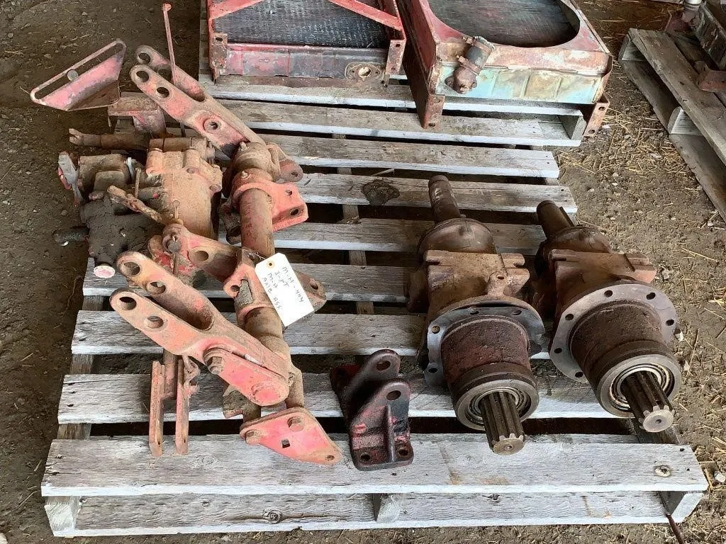 Massey Harris 444 3pth & M-H Axle Assembly