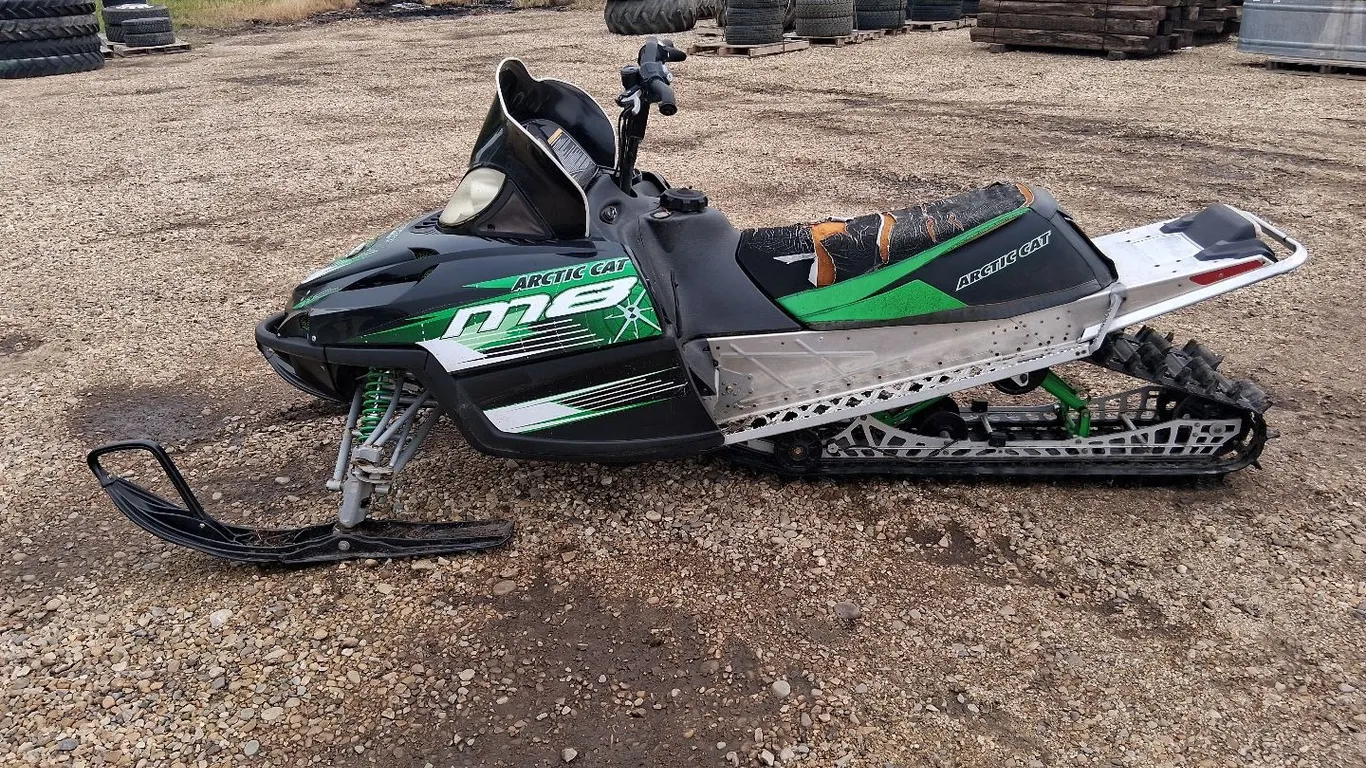 2009 Artic Cat M8 Snowmobile