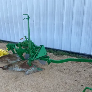 John Deere (2) Bottom Plow