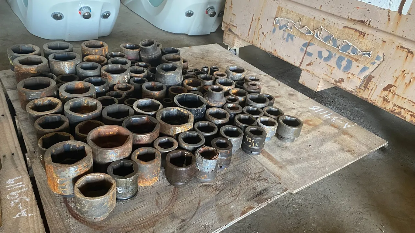INDUSTRIAL SOCKETS