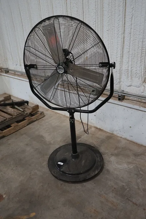 32" Maxx Air Rolling Fan