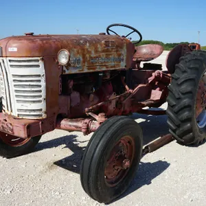 International 300 Utility Tractor