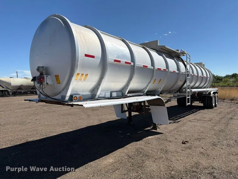1976 Fruehauf tank trailer