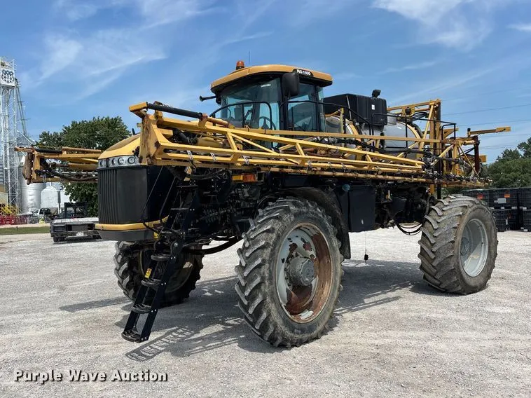 2014 Rogator RG1100 sprayer