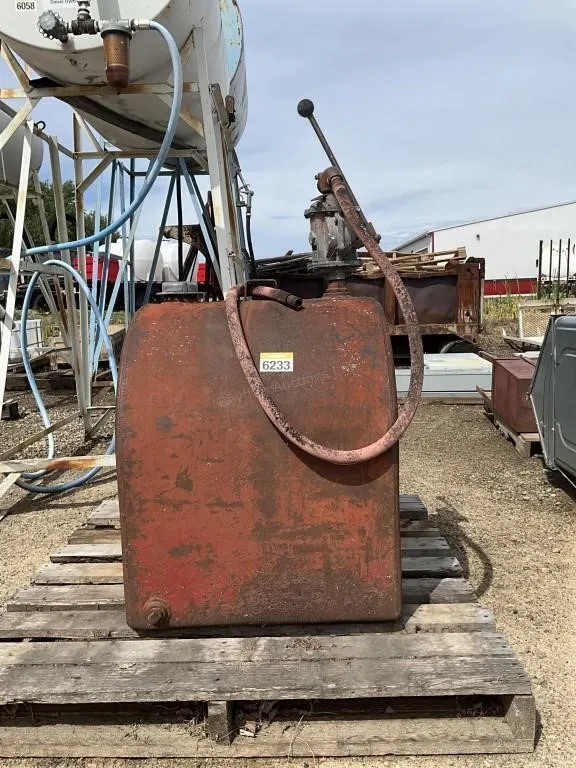 Tidy Tank With Hand Pump