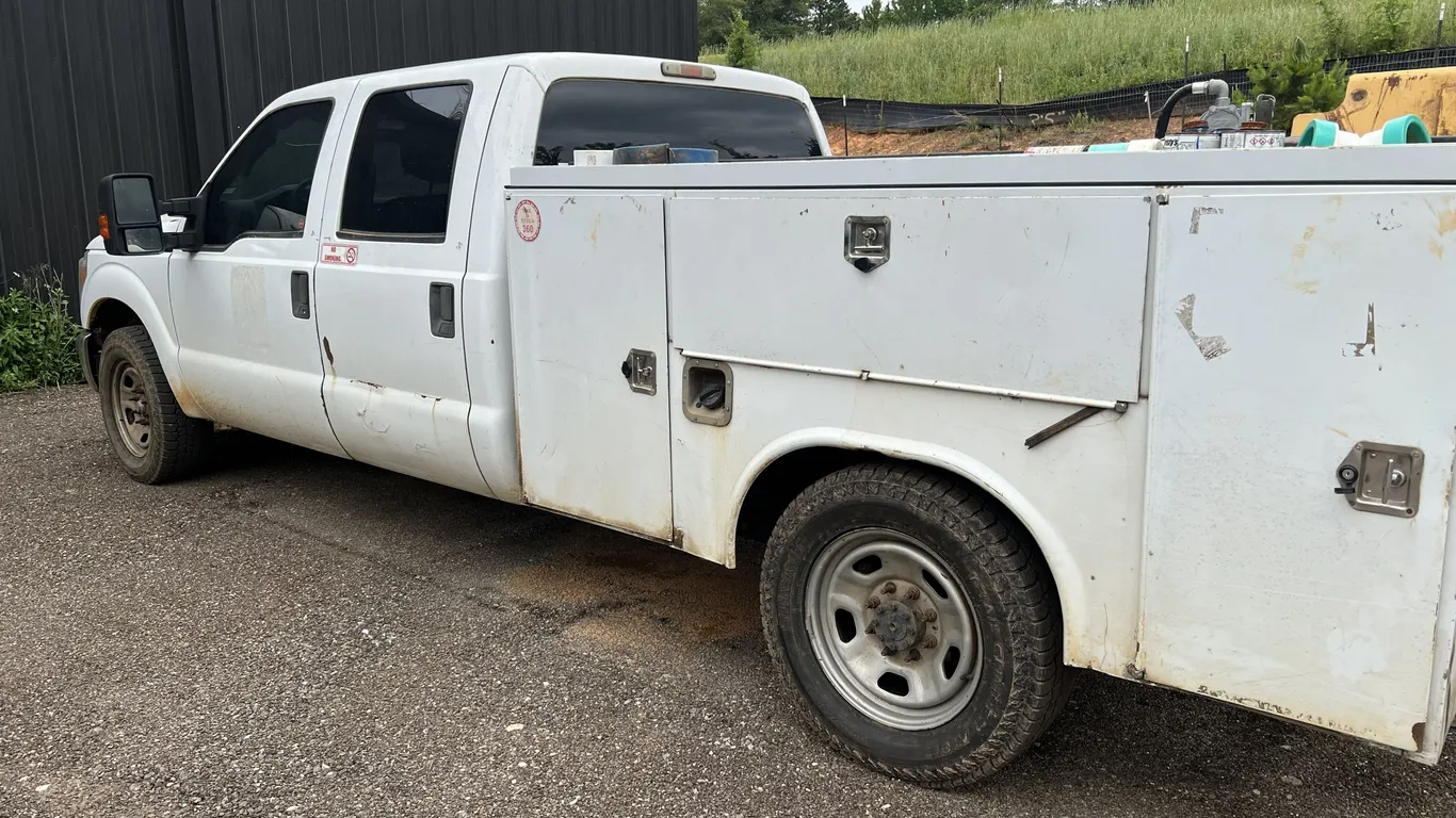 2011 FORD F-350 UTILITY TRUCK VIN: 1FT8W3A60BEC93006