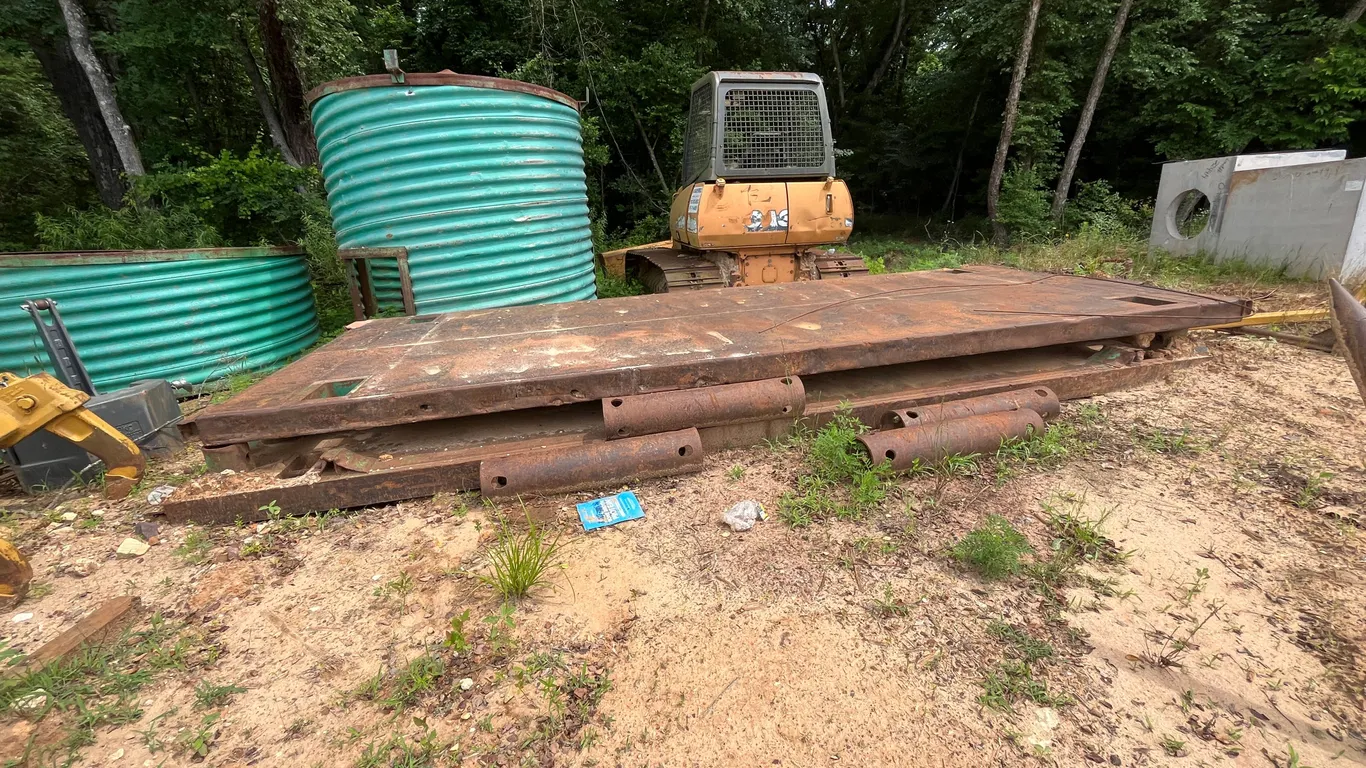 MANHOLE SHIELD & TRENCH BOXES