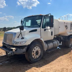2010 INTERNATIONAL 4300 SBA 4X2 SINGLE AXLE WATER TRUCK VIN: 1HTMMAAL4H166435