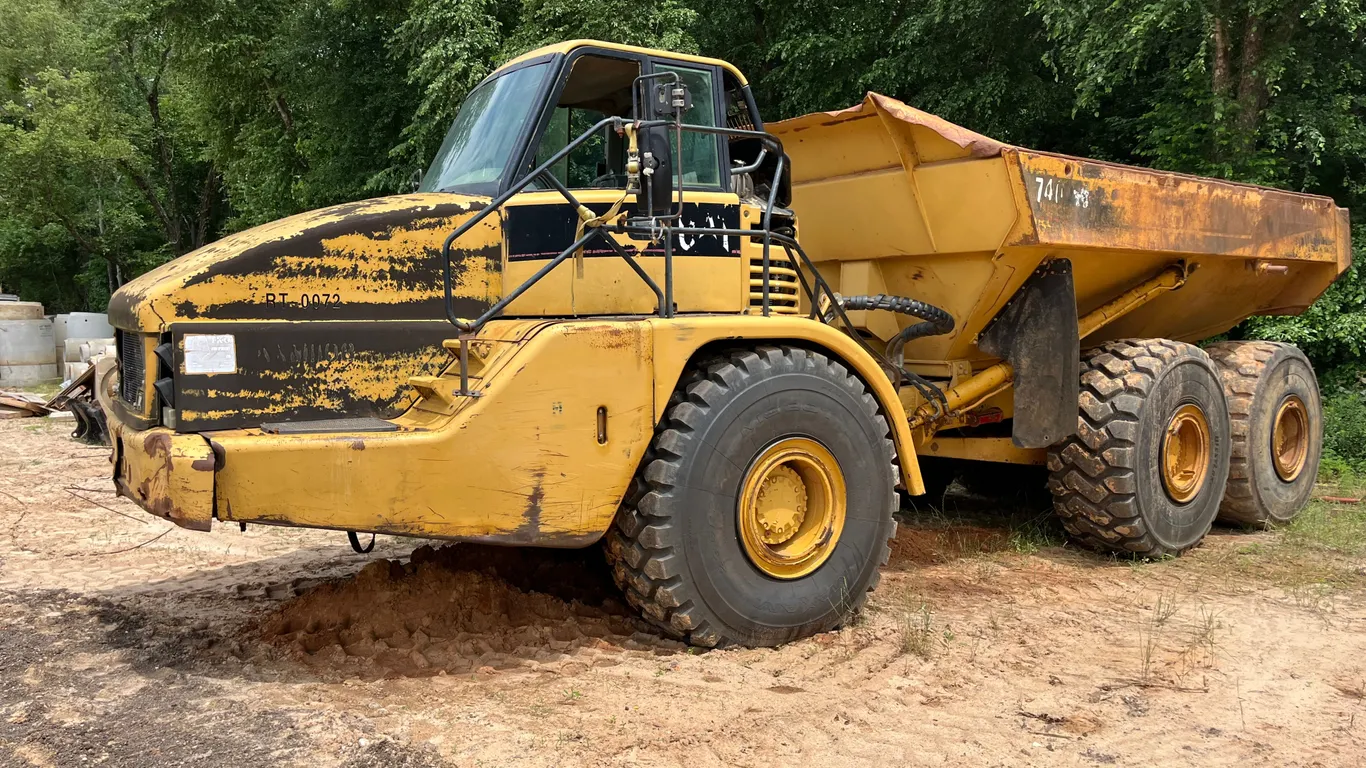 2003 CATERPILLAR 740 ARTICULATED DUMP TRUCK SN: AXM01108