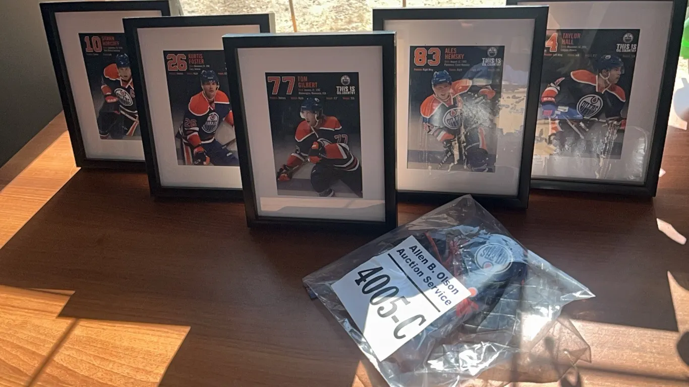 5 - PICTURES OF OILER HOCKEY PLAYERS, OILERS HEADPHONES