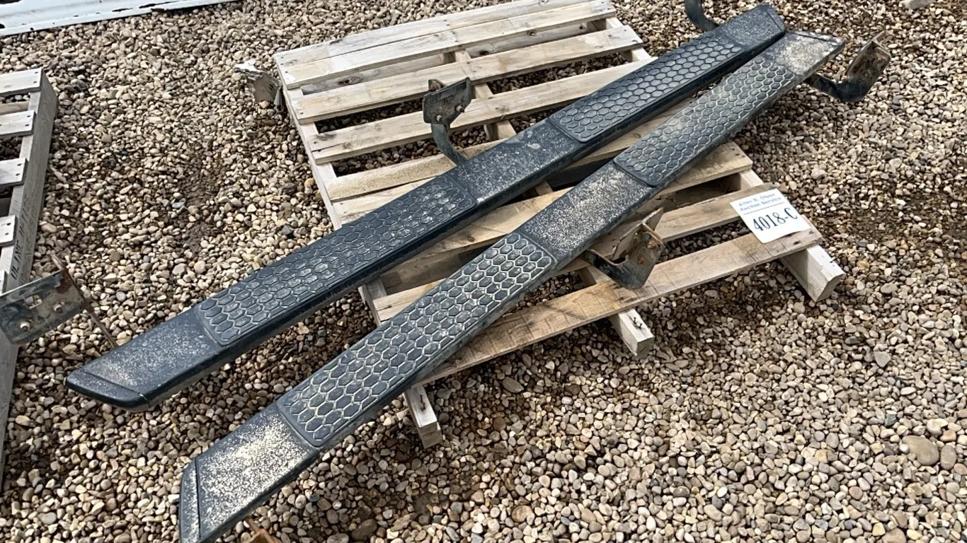 SET OF RUNNING BOARDS