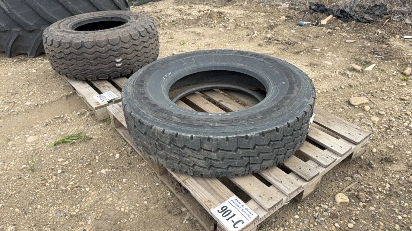 1 - GOODRICH 11R22.5 TIRE