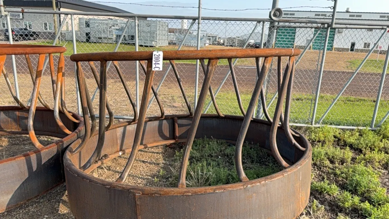 NEW/UNUSED SINGLE RD BALE FEEDER