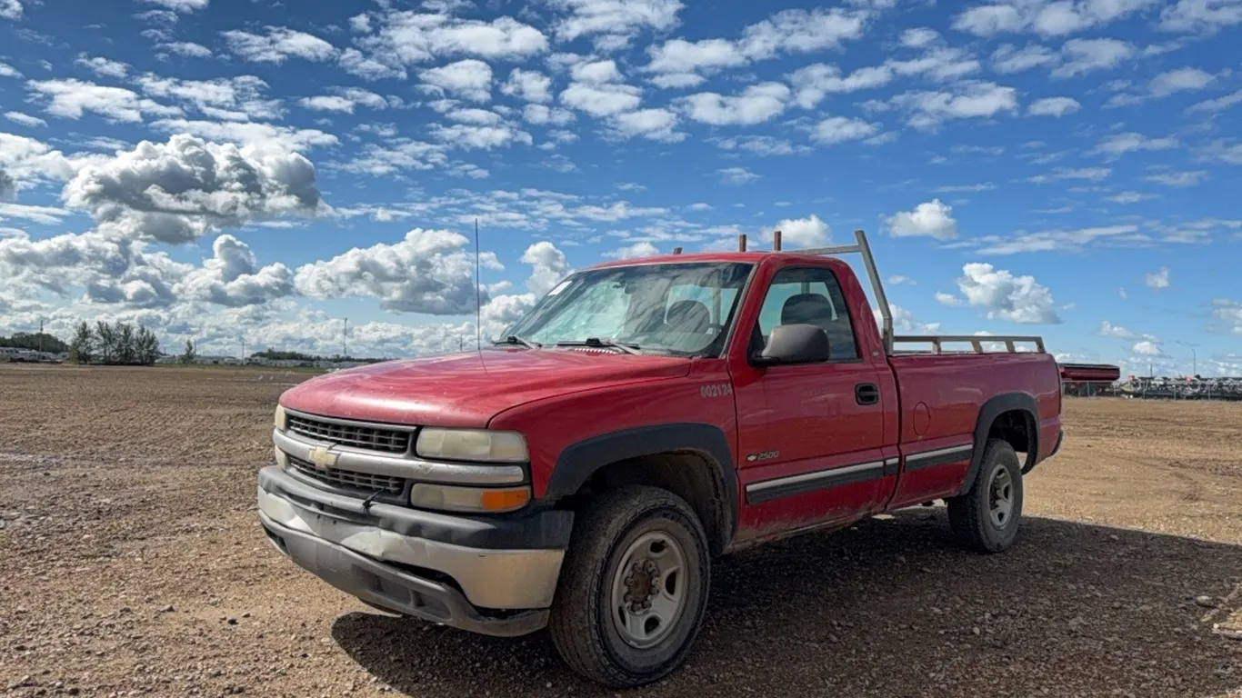 2001 CHEV SILVERADO 2WD REGULAR CAB TRUCK - VIN: 1GCGC24U61Z192102 - REGISTRATION IN OFFICE