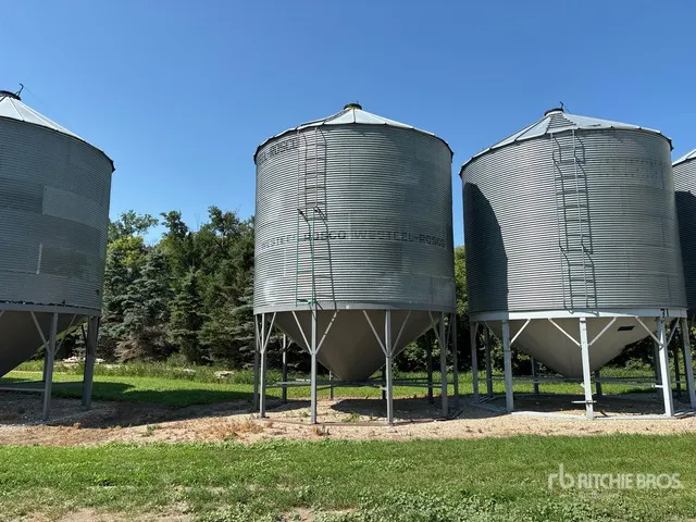 Westeel-Rosco +/- 4500 bu 6 Ring Hopper Grain Bin