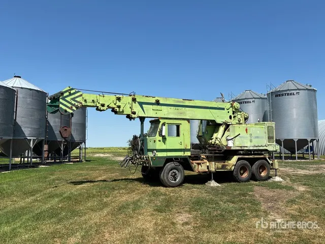 P & H H-312T 18 ton on FWD Corporation Hydraulic Truck Crane