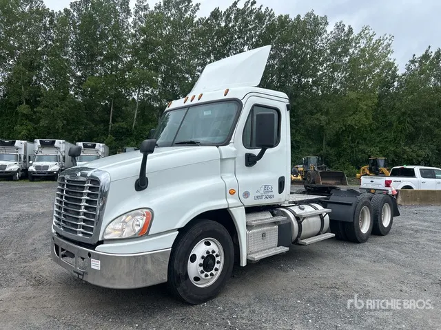 2019 Freightliner Cascadia 125 6x4 T/A Day Cab Truck Tractor