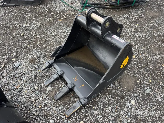 Trojan 35CL 24 in Digging Excavator Bucket - Fits 40mm Cat 303, 303.5, 304 Case, New Holland, Kobelco SK35 Deere/Hitachi 35D/G