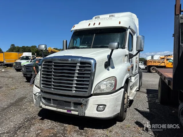 2016 Freightliner Cascadia 125 6x4 T/A Sleeper Truck Tractor (Inoperable)