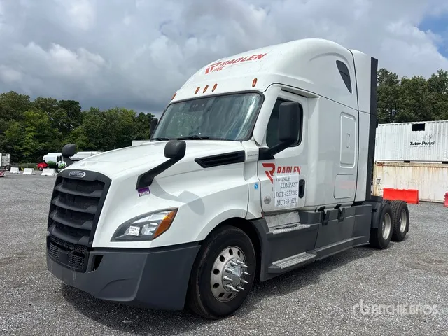 2021 Freightliner Cascadia 126 6x4 T/A Sleeper Truck Tractor