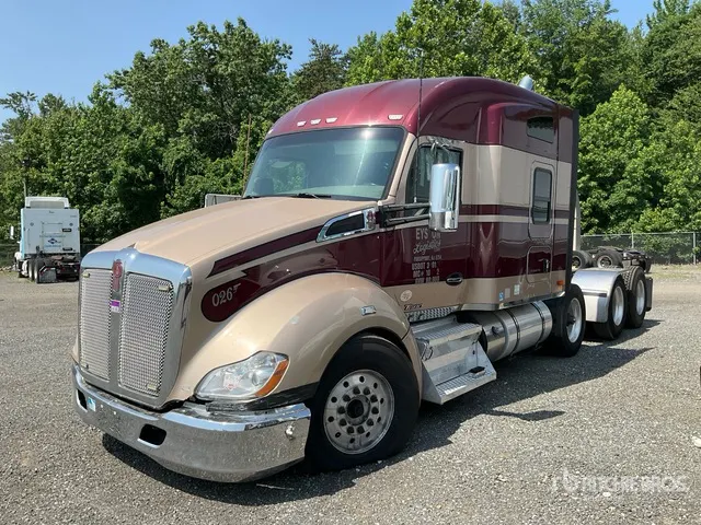 2018 Kenworth T680 8x4 Tri/A Sleeper Truck Tractor (Inoperable)
