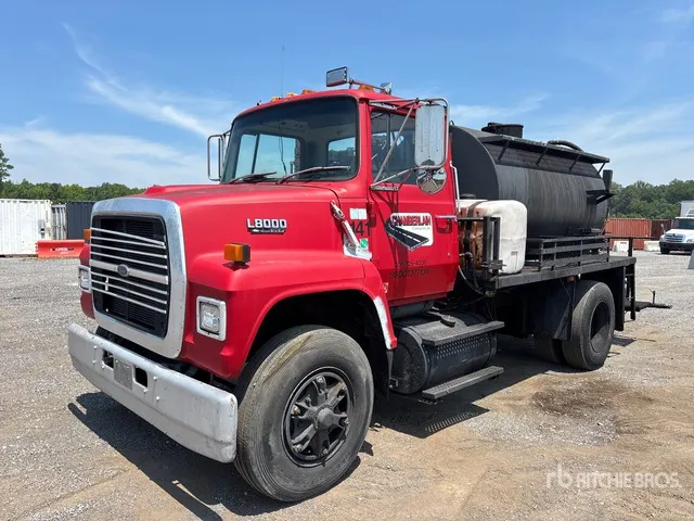 1990 Ford LN8000F 4x2 Asphalt Distributor Truck