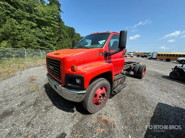 2005 GMC C6500 4x2 Cab and Chassis (Inoperable)